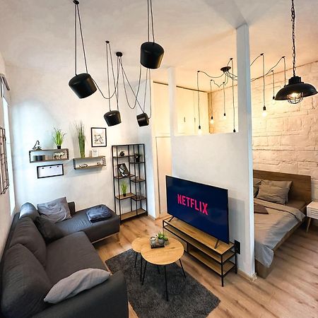 Urban Studio With Private Garden Near Andrassy Boedapest Buitenkant foto